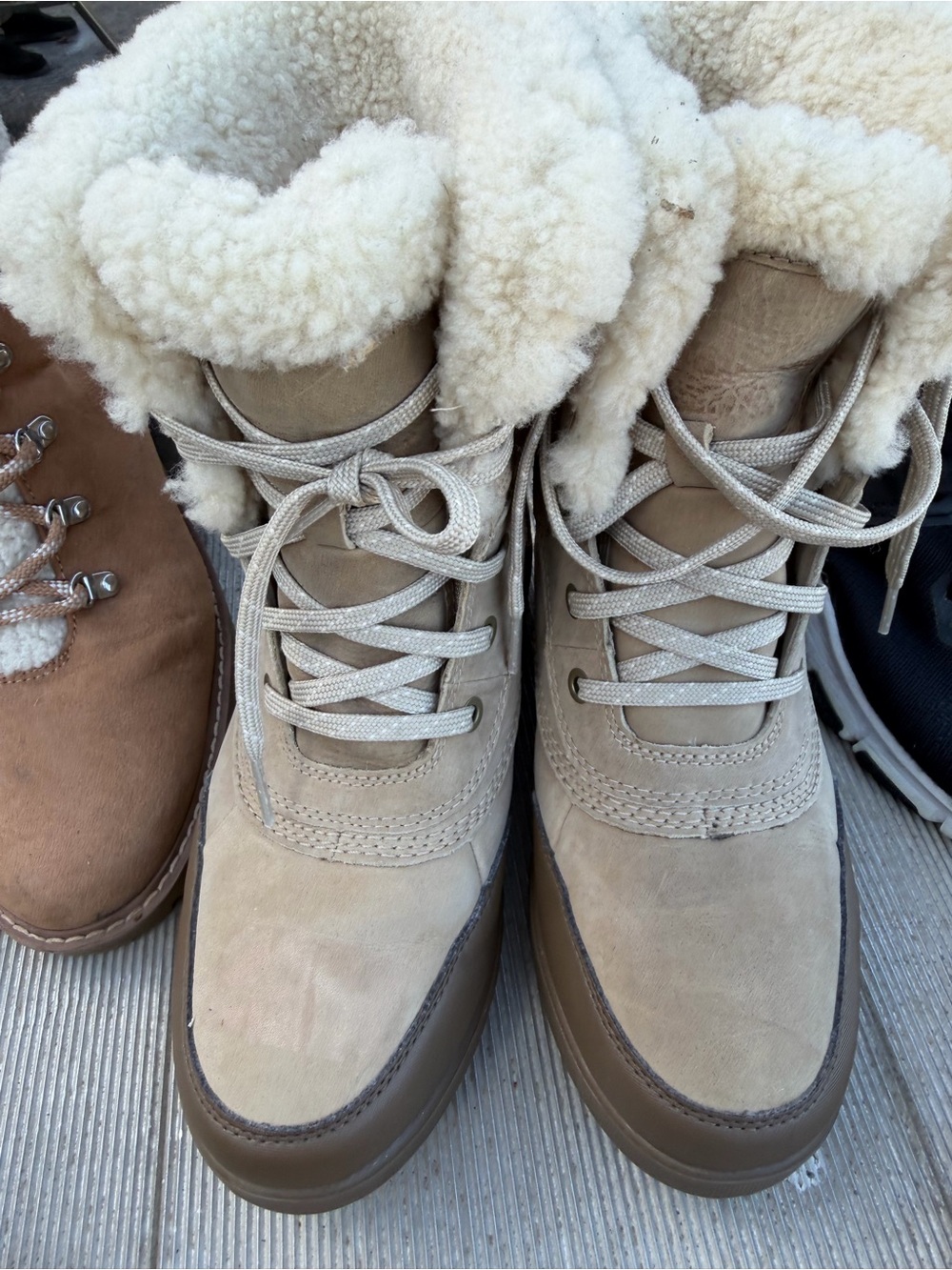 Sorel Women's Tan Cream Sherpa-Lined Lace-Up Boots